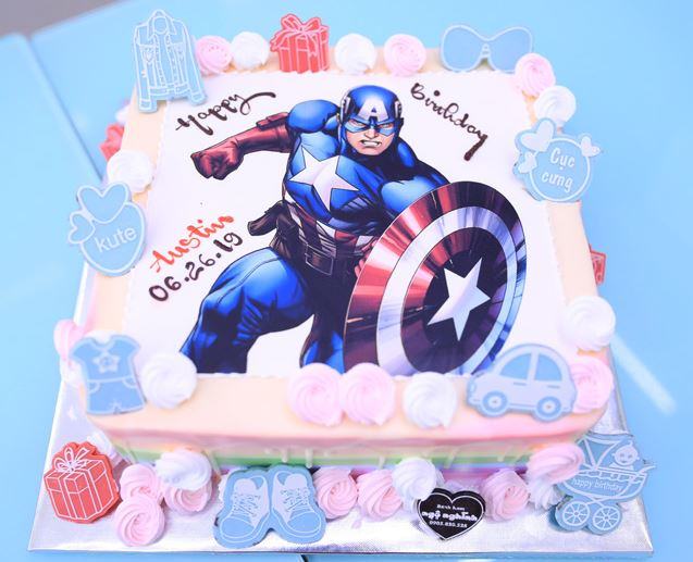 Hình ảnh bánh sinh nhật siêu nhân dễ thương cho bé trai